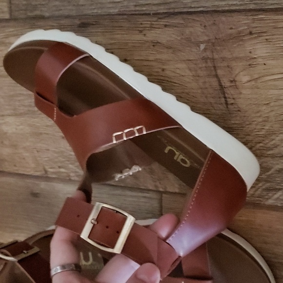 Air Underground Sandal Woman Size 8M - Picture 2 of 4